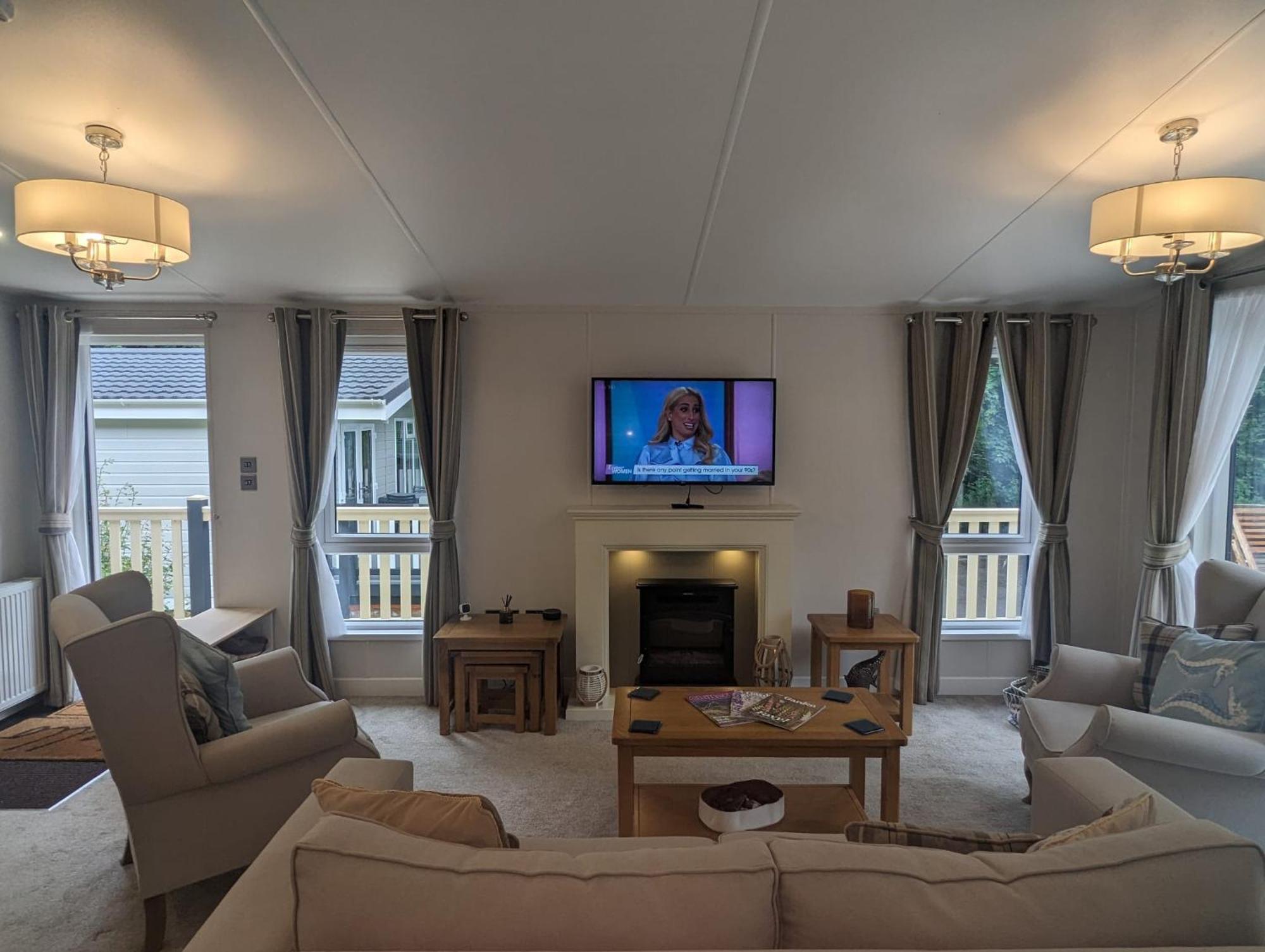 Luxury Stunning Sensation Lodge On 5 Star Shorefield Country Park New Forest Entertainment And Leisure Passes Included มิลฟอร์ดออนซี ภายนอก รูปภาพ